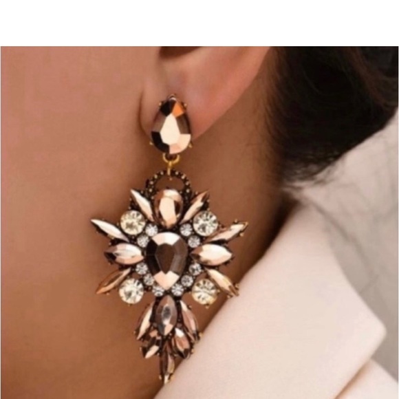 Boohoo PLUS WRAP SILK DRESS & RHINESTONE EARRINGS - Picture 6 of 8